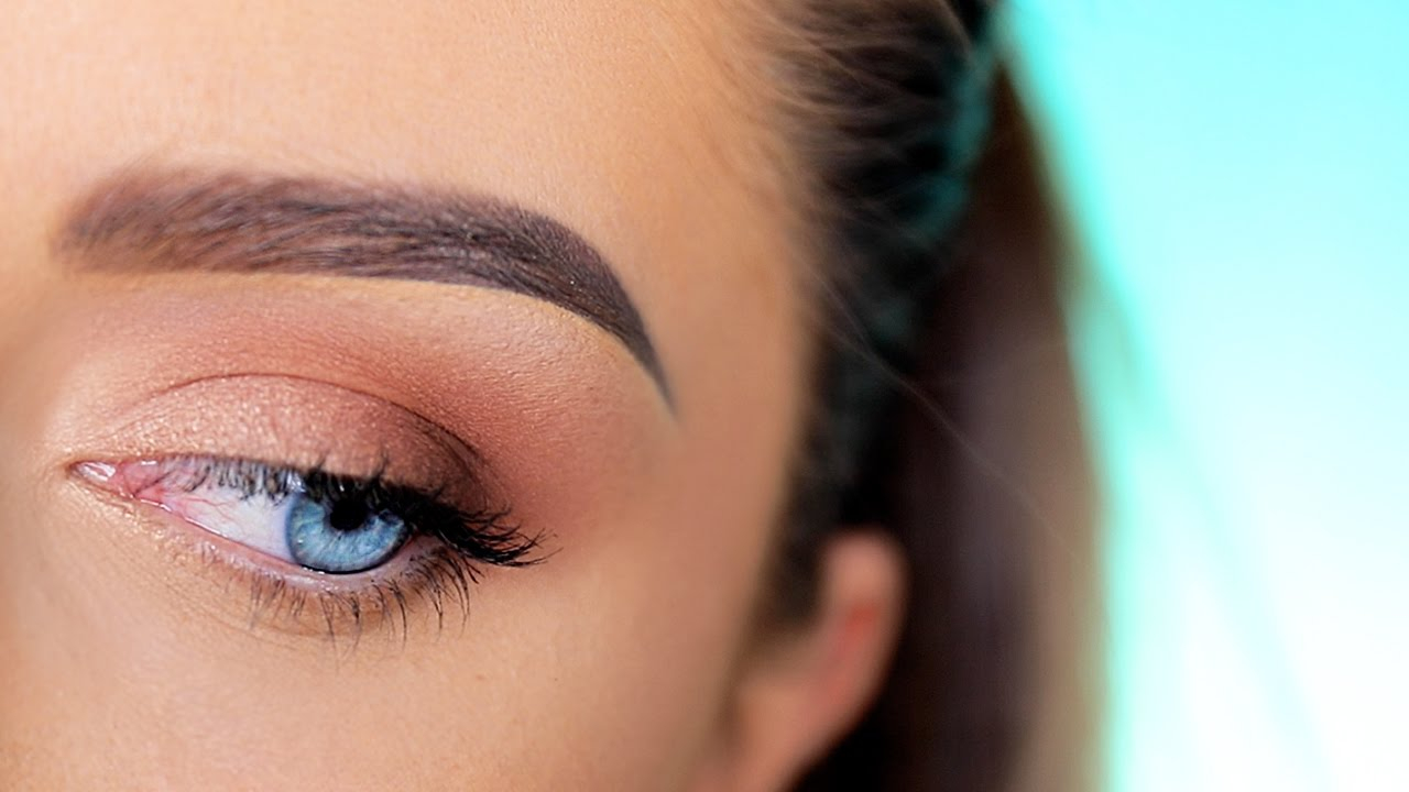 Applying Eye Makeup How To Apply Eyeshadow Like A Pro Beginners Tips Tricks Hacks