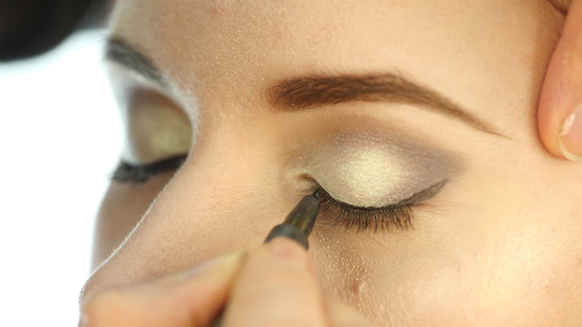 Applying Eye Makeup Professional Makeup Artist Applying Eye Makeup Shadows And Eyeliner