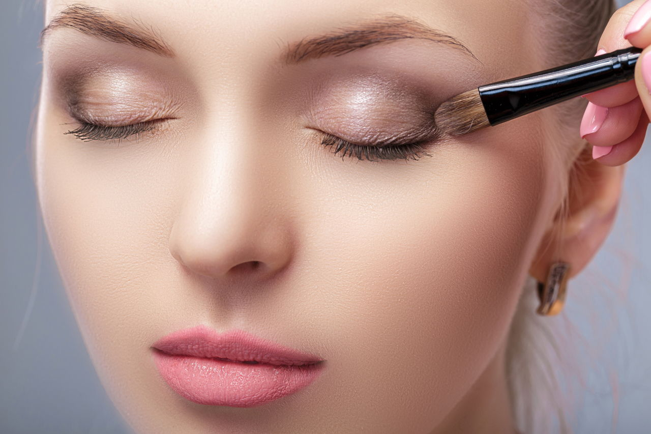 Applying Eye Makeup Splendid Makeup Tips For Amber Eyes