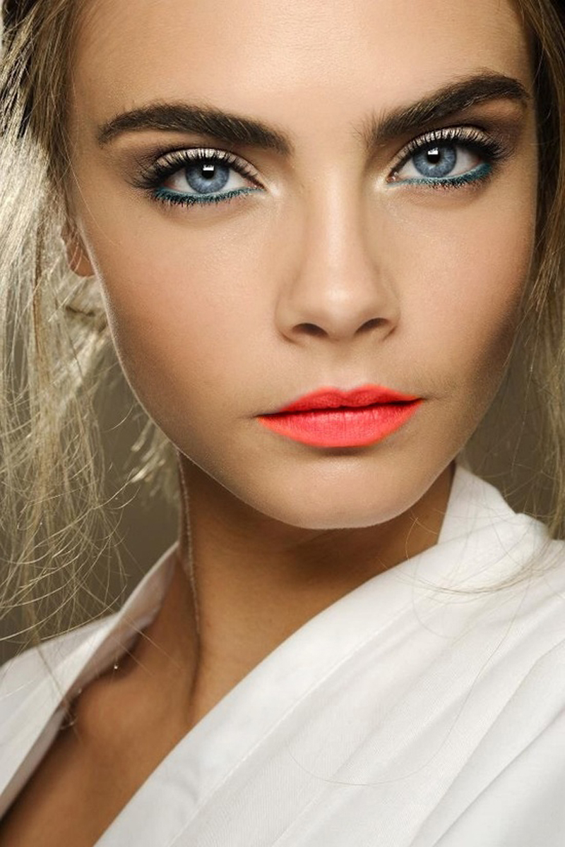 Best Way To Do Makeup For Blue Eyes How To Wear Colored Eyeliner 8 Easy Tricks The Perennial Style