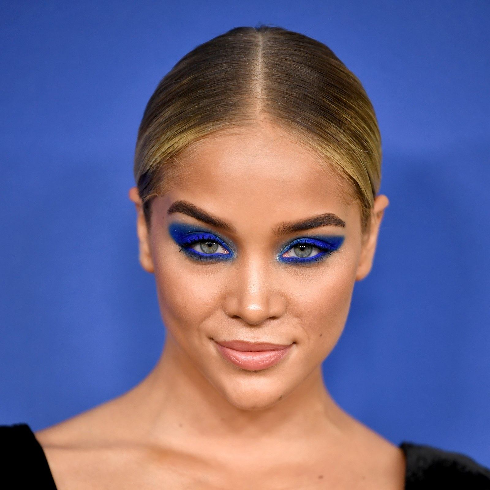 Eye Makeup Demo Watch Makeup Artist Liraz Jaco Demo The Easiest Way To Wear Blue