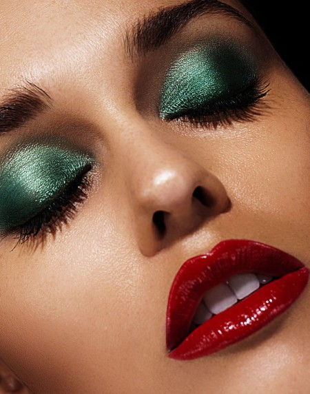 Eye Makeup With Red Lipstick Green Eyeshadow And Red Lipstick Christmas Makeup Ourvanity