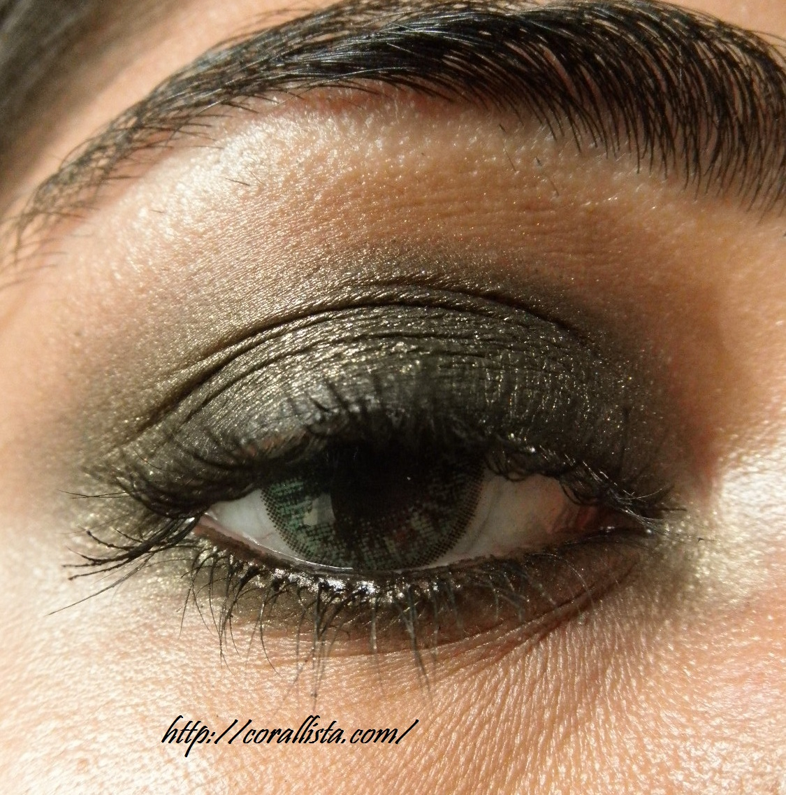 Gold Makeup For Green Eyes Blackened Olive Green Gold Smokey Eye With Coral Lips Fotd And