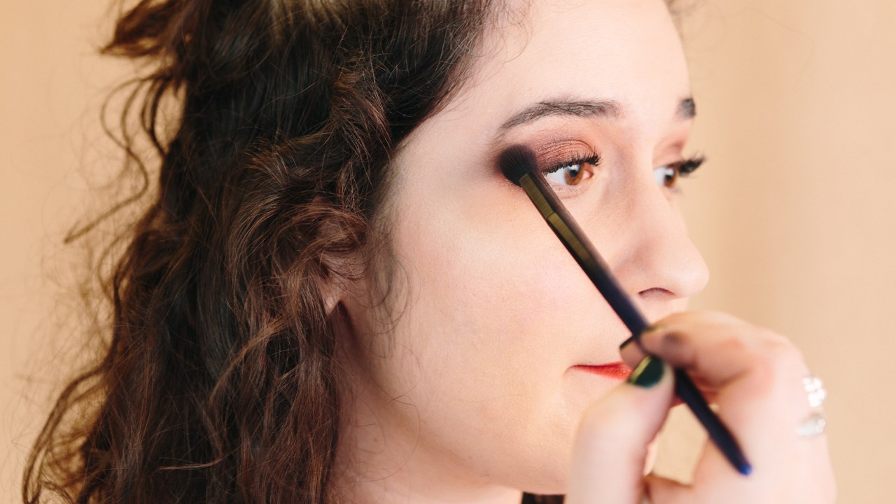 Half Eye Makeup How To Blend Eye Shadow Like A Pro Eye Shadow Tips For Beginners