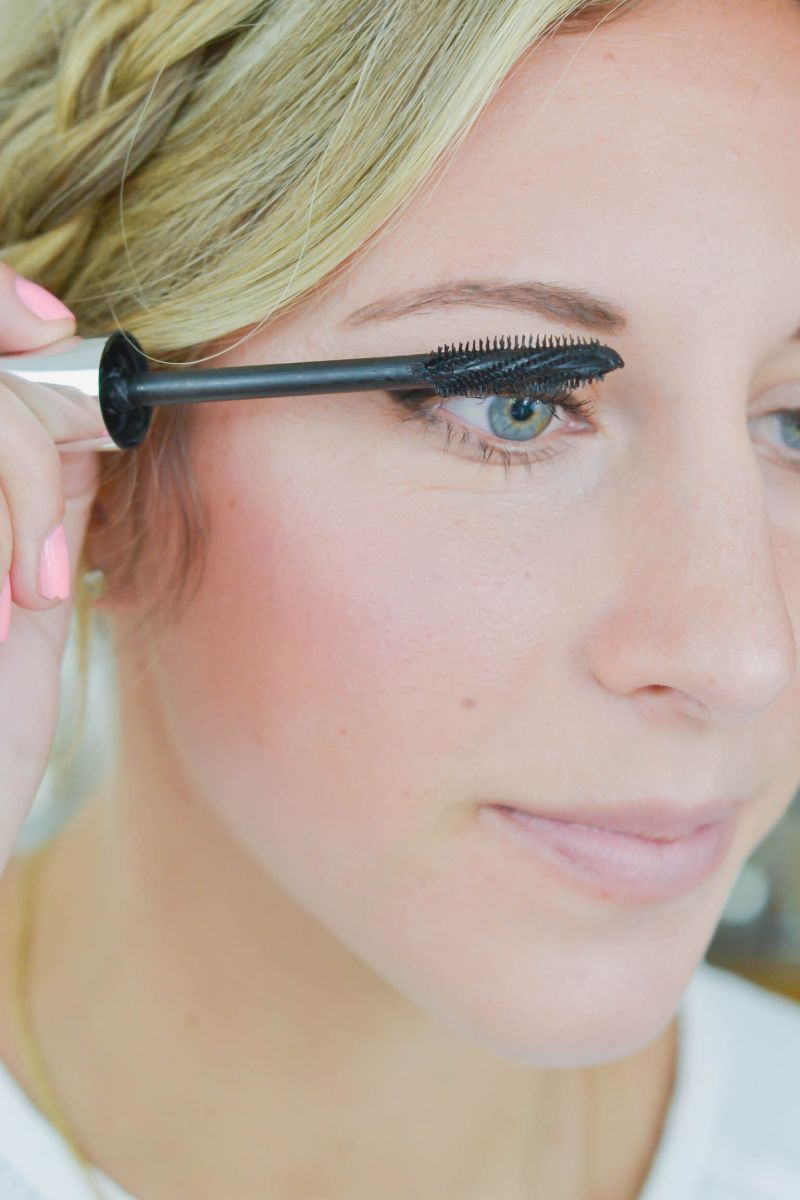 How Do You Do Cat Eye Makeup 6 Steps To The Perfect Cat Eye The Everygirl