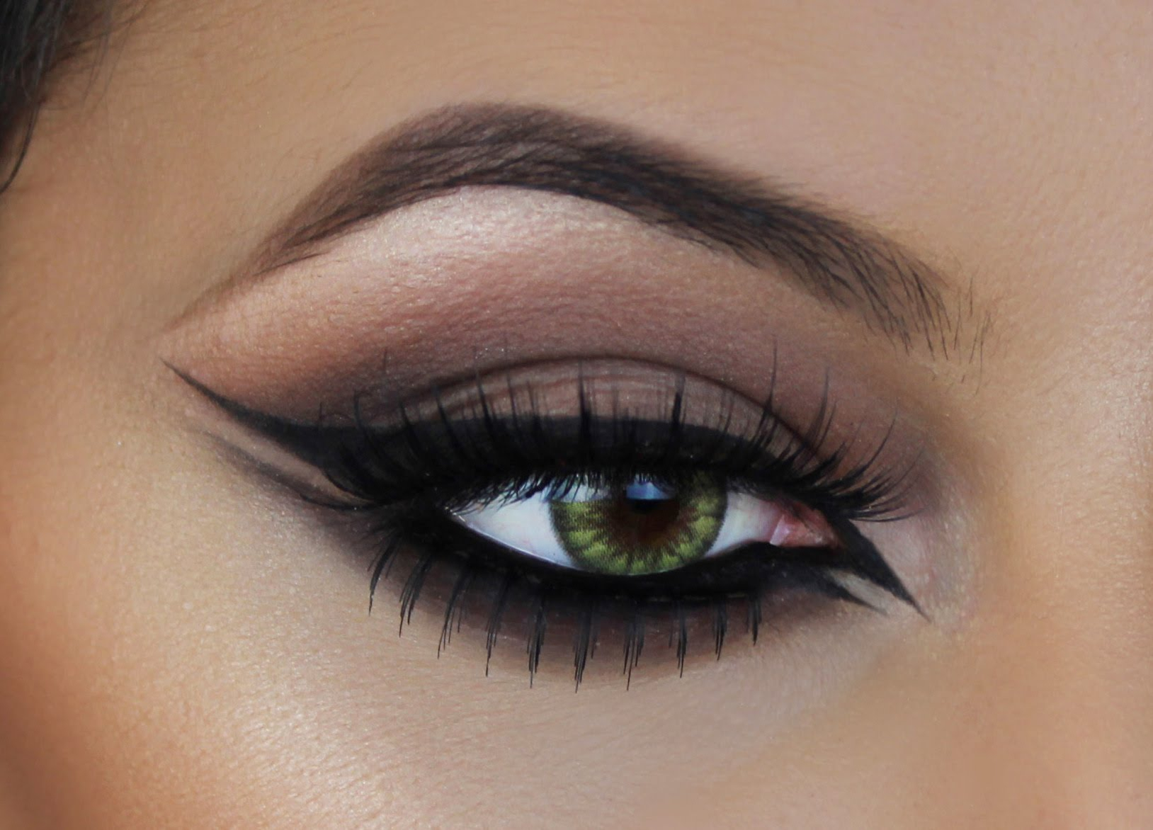 How Do You Do Cat Eye Makeup Bloggers Ingenious Winged Eyeliner Beauty Hack Is Sweeping The Internet