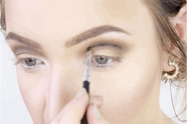How To Put Eye Makeup On Small Eyes 13 Makeup Tips Every Person With Hooded Eyes Needs To Know