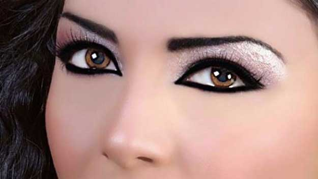 How To Put Eye Makeup On Small Eyes 34 Makeup Tutorials For Small Eyes The Goddess