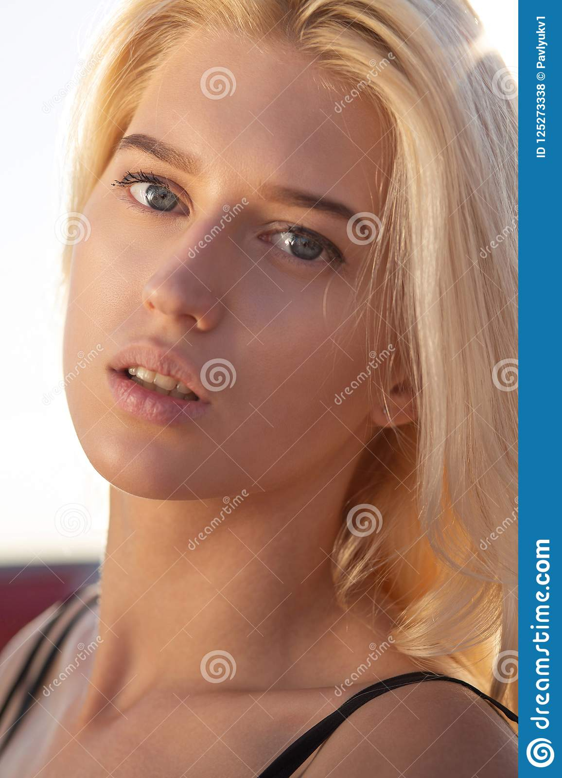 Makeup For Blue Eyes And Blonde Hair Gorgeous Blonde Blue Eyed Model With Natural Makeup And Hair Lo