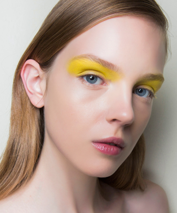 Makeup For Yellow Eyes Yes You Can Wear The New Yellow Eyeshadow Trend Heres How