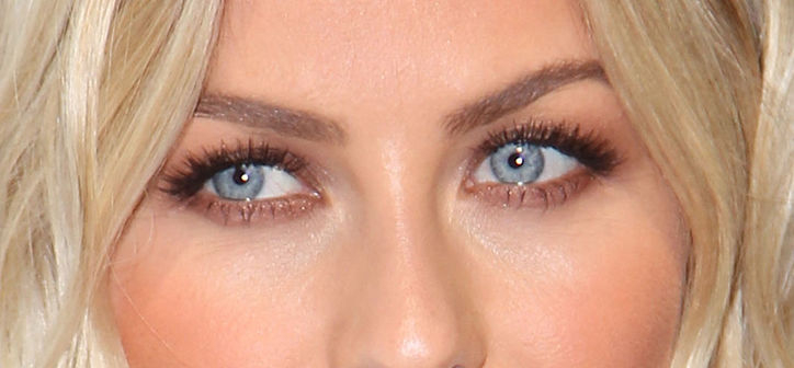 Makeup Tricks For Blue Eyes 5 Amazing Makeup Tips For Blue Eyes The Beauty Bridge Connoisseur