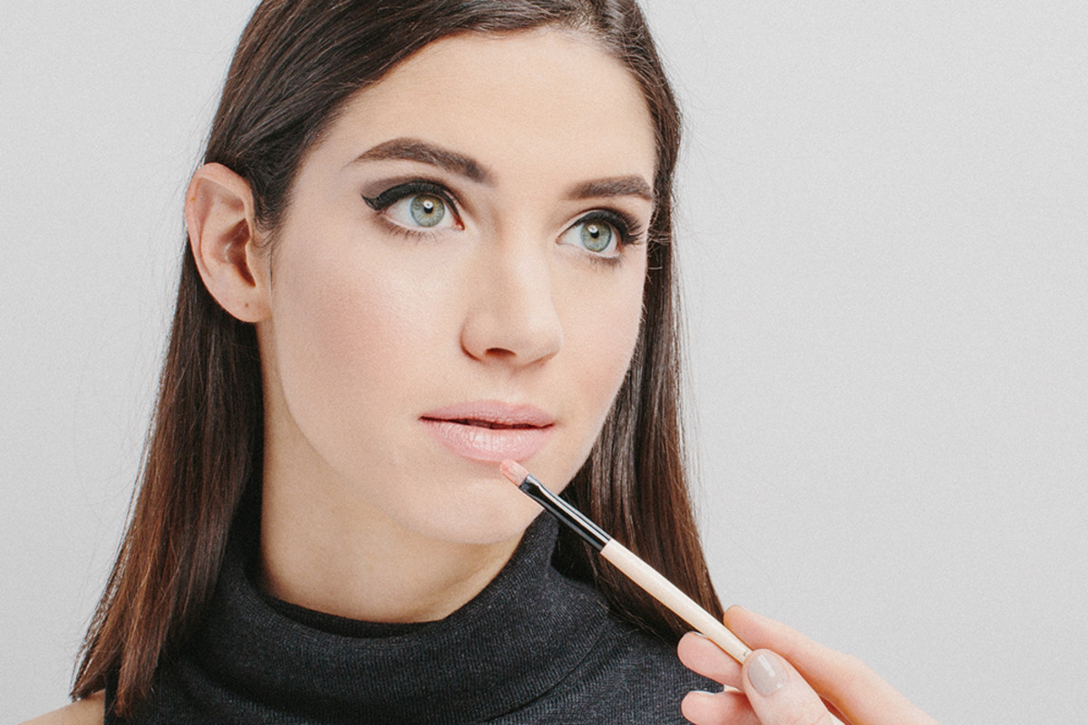 Modern Cat Eye Makeup 6 Easy Steps To Recreating Audrey Hepburns Beauty Verily