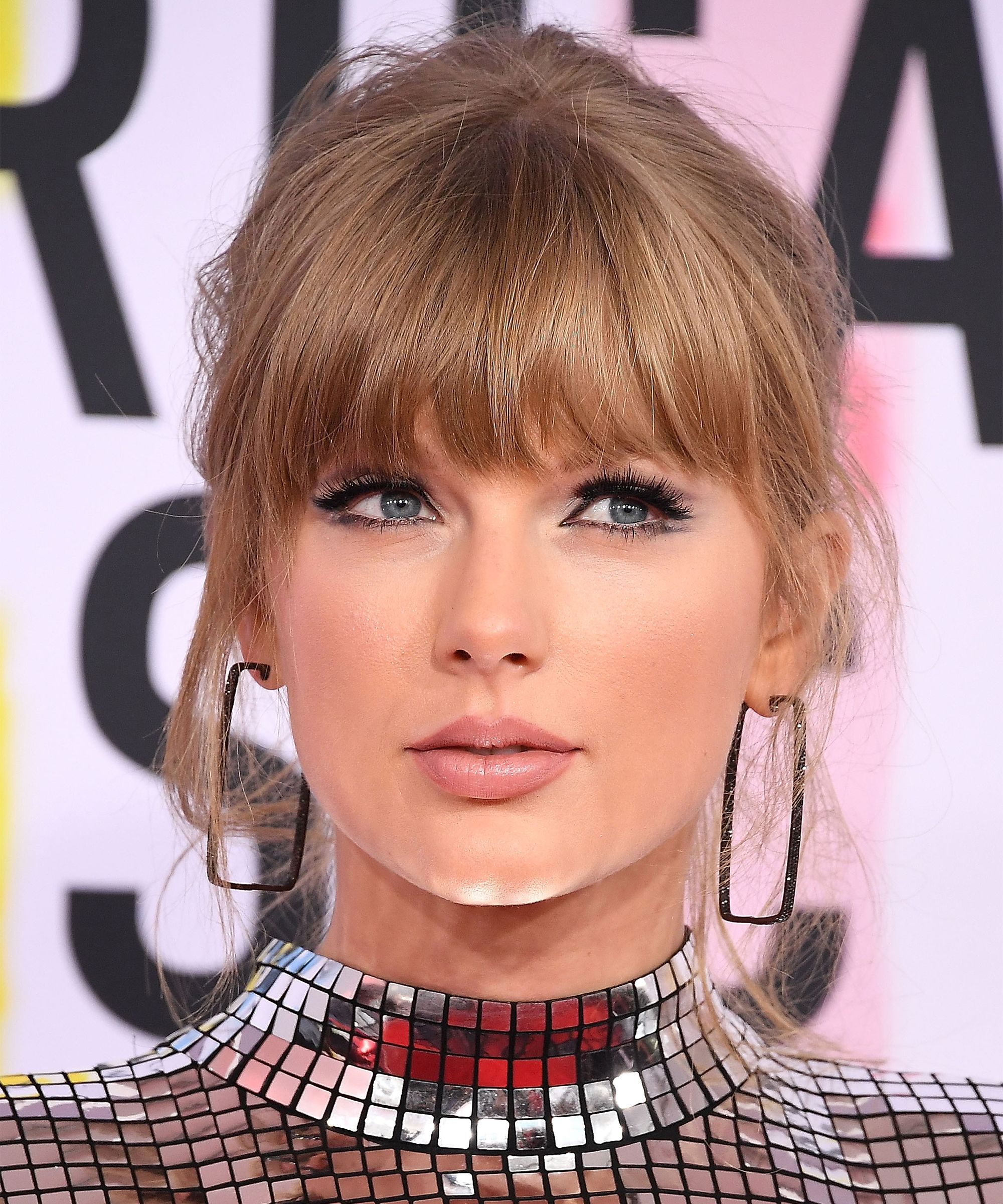 Modern Cat Eye Makeup Taylor Swift 2018 Amas Makeup And Hair Cat Eye