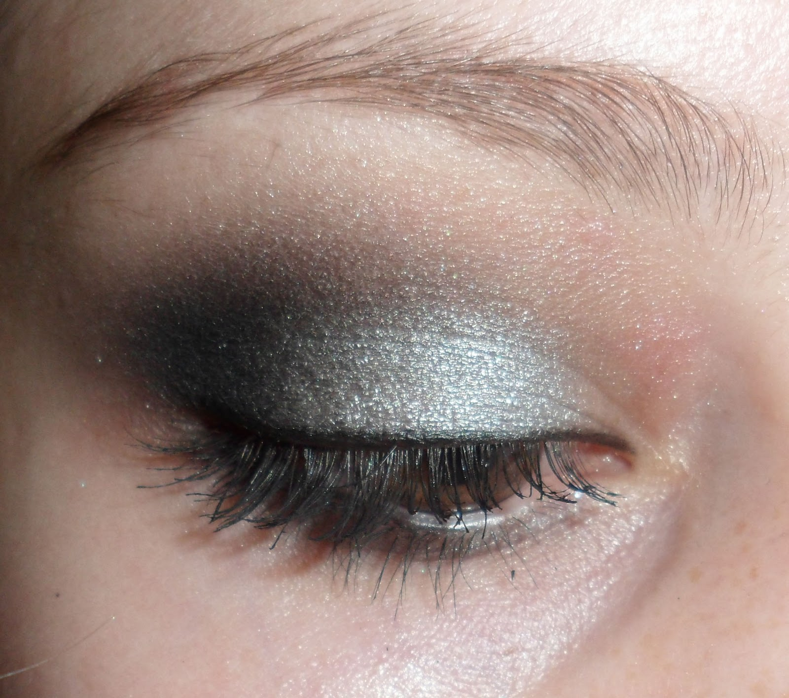 Simple Dark Eye Makeup Luhivys Favorite Things Simple Silver And Black Smokey Eye