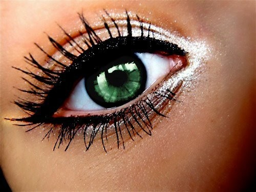 White Corner Eye Makeup Dees Beauty Blog Black Vs White Contouring Techniques