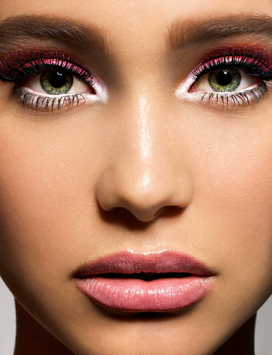 White Corner Eye Makeup Holiday Makeup With Graphic Eyeliner Smink Emporium